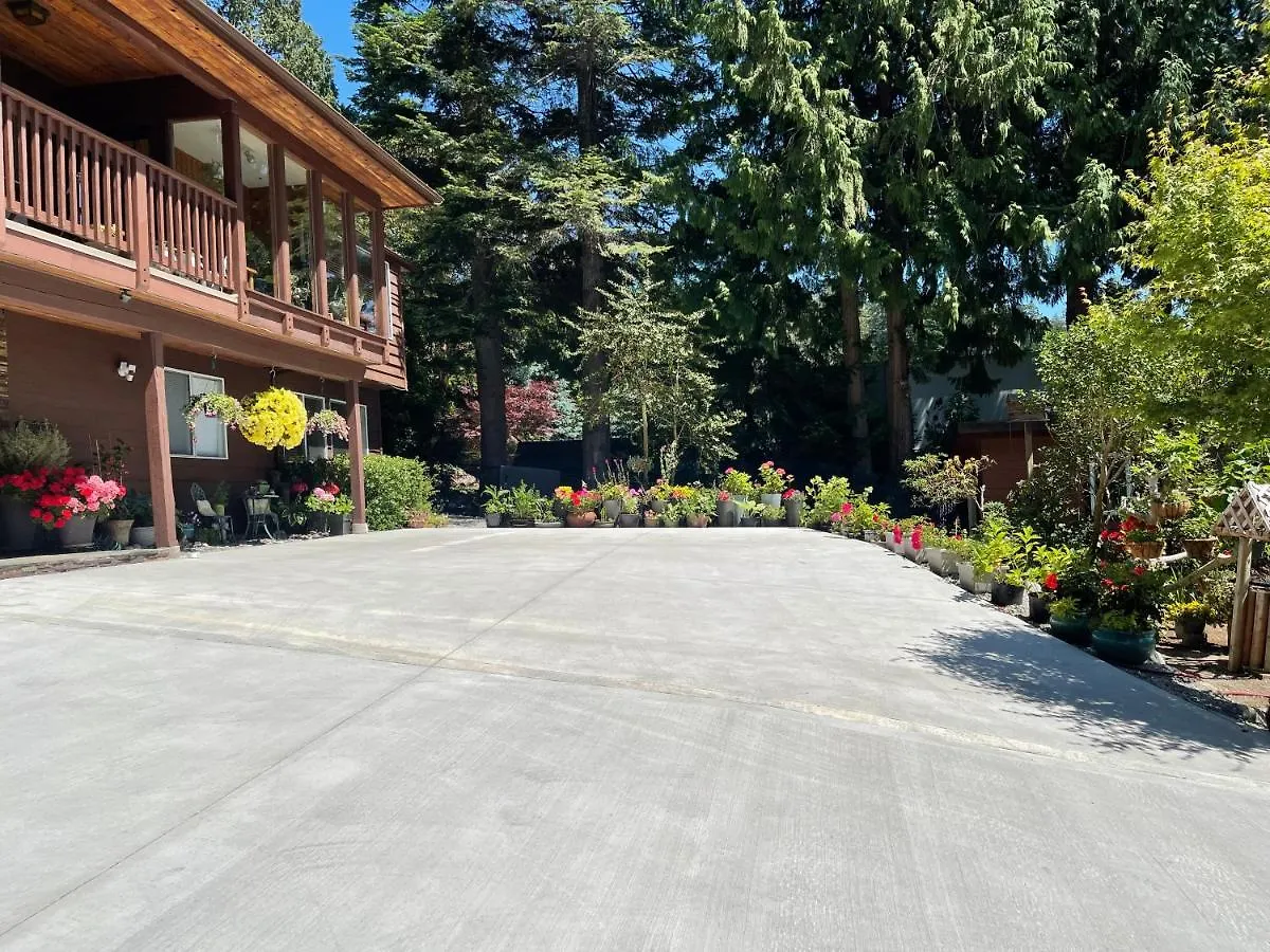 Garden Bridge House Villa Sechelt Canada