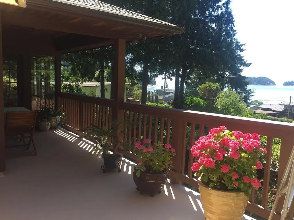 Garden Bridge House Villa Sechelt Holiday home