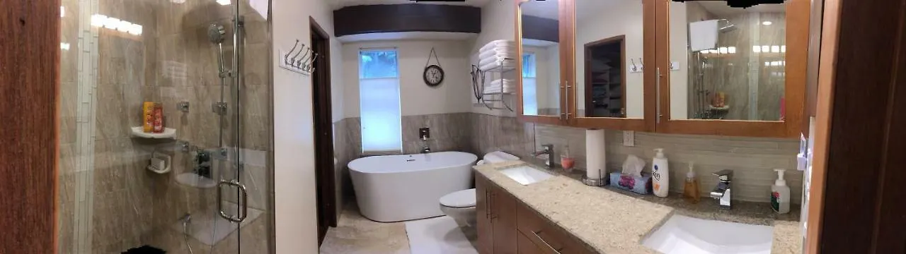 Garden Bridge House Villa Sechelt Canada